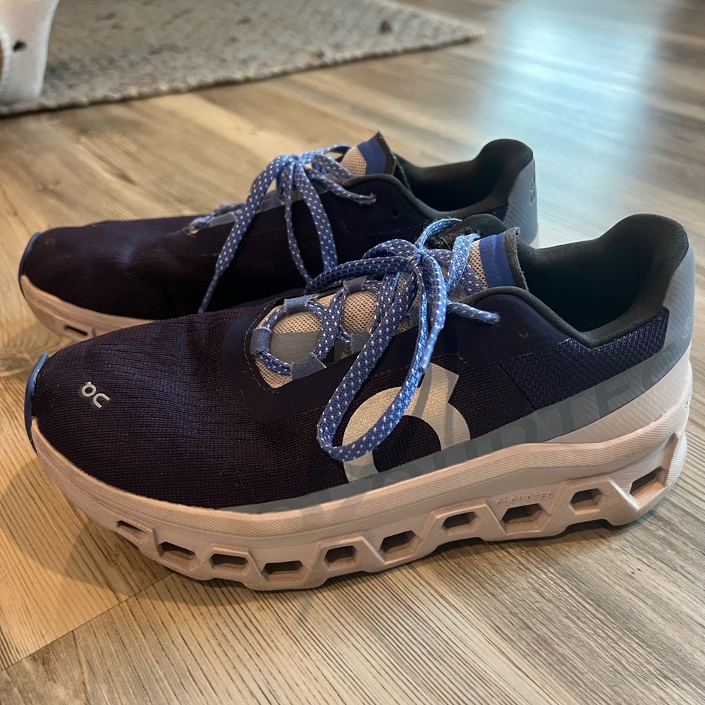 On Cloud monsters running shoes, women’s 7.5, dark blue/purple color